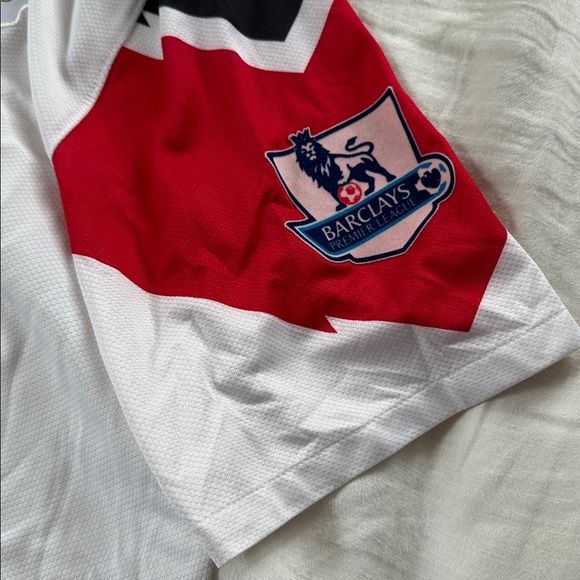 Man U Chicharito Jersey - Picture 2 of 6